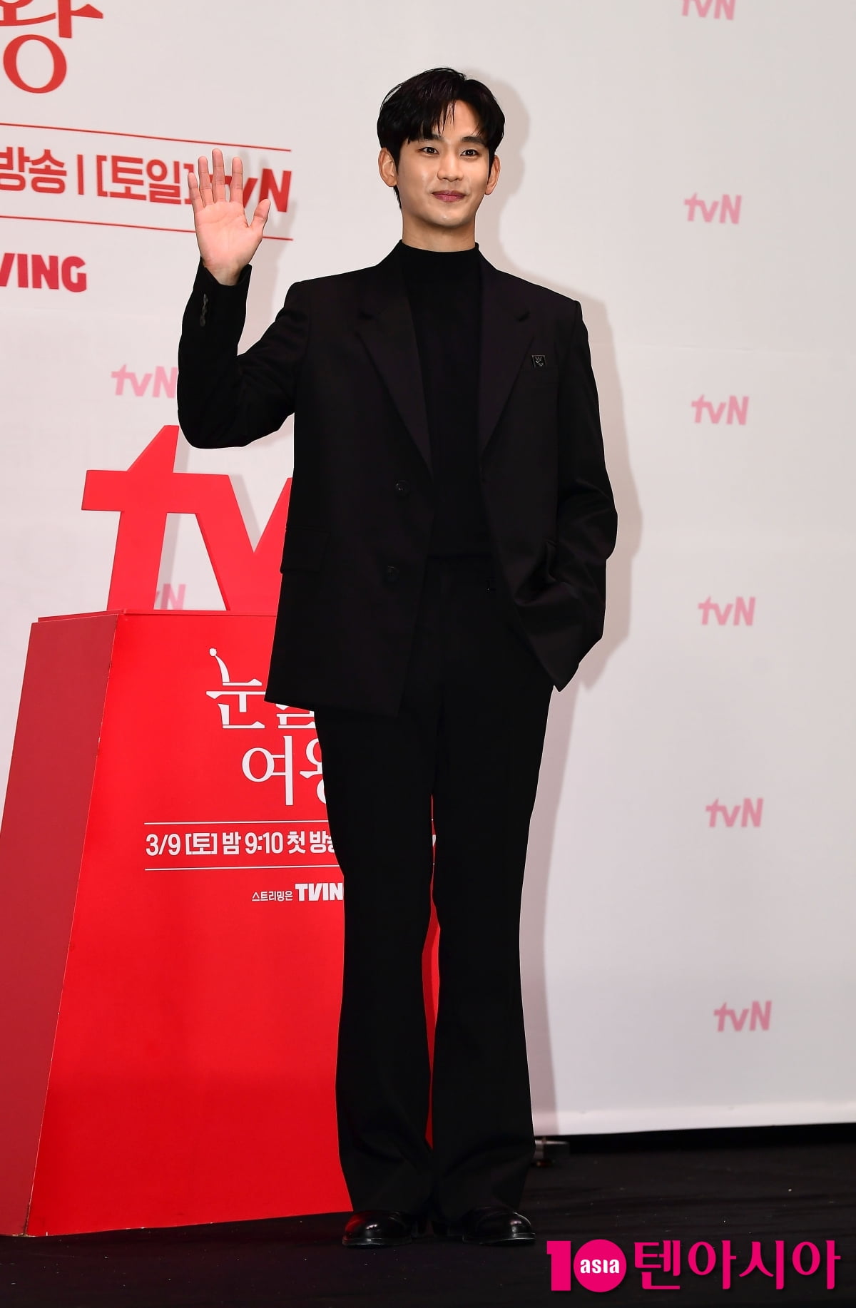 김수현, 로코킹 3년만에 컴백...눈부신 비주얼[TEN포토+]
