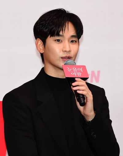 [TEN포토]김수현 '김지원 배려의 여왕이다'