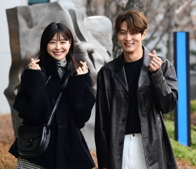 Kwon Nara, innocence + fresh spring smile... pretty today as well