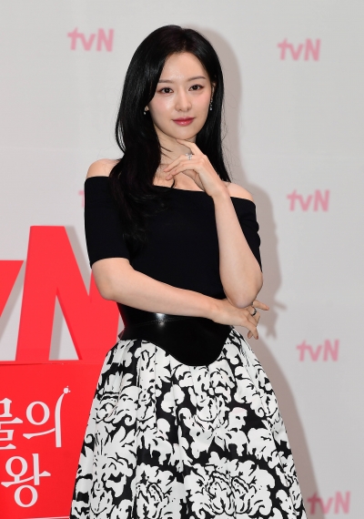 [TEN포토]김지원 '재벌3세 포즈'