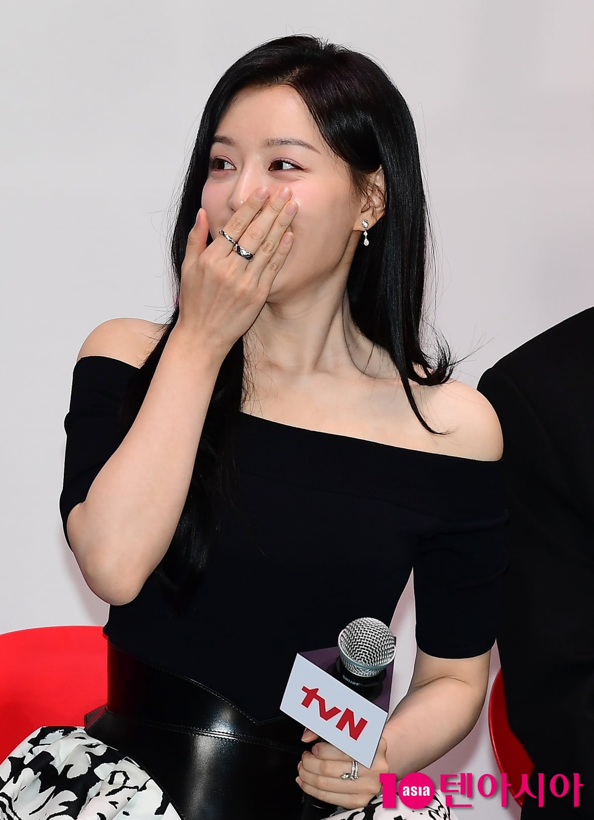 [TEN포토]김지원 '청순미가 넘치네'
