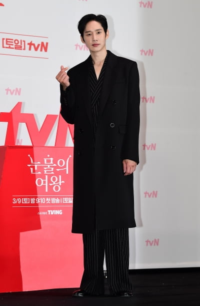 [TEN포토]박성훈 '우월한 피지컬'