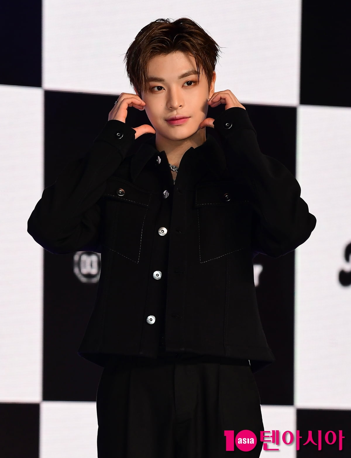 [TEN포토]싸이커스 예찬 '샤프한 하트'