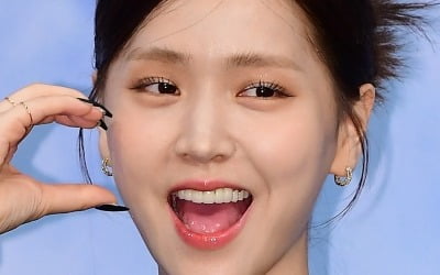 Kim Ji-eun, Jung Hae-in and Jung So-min work together