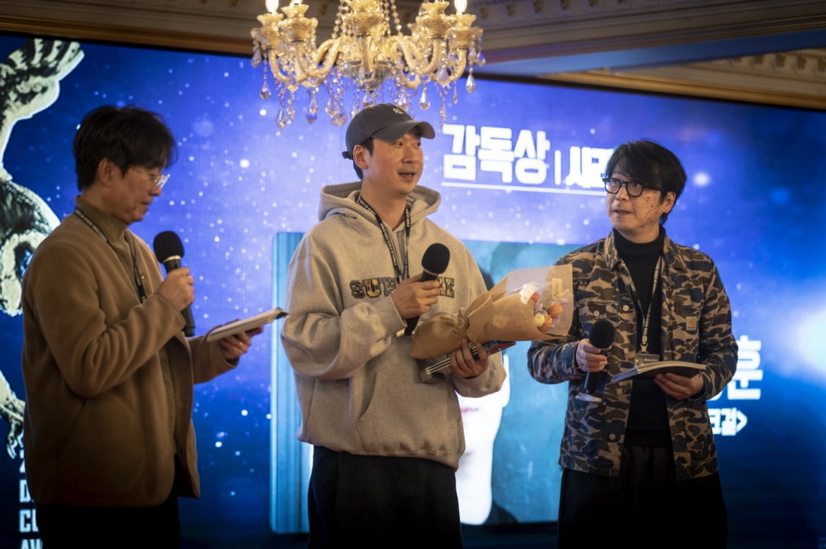 "故 이선균의 조언+애정 덕분"…'이선균 유작' 감독, 디렉커스컷 신인상