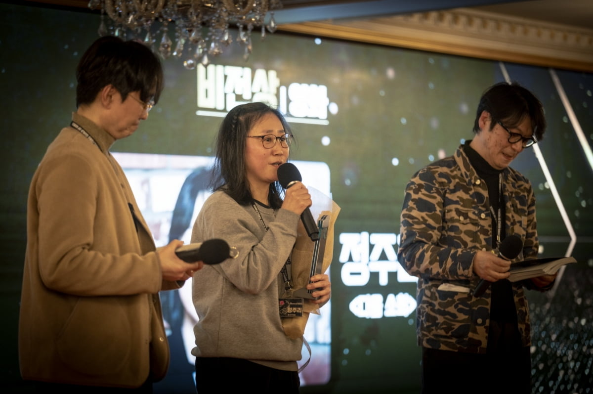 "故 이선균의 조언+애정 덕분"…'이선균 유작' 감독, 디렉커스컷 신인상