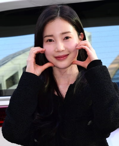 [TEN포토]윤채경 '원화왕후의 볼하트'(고려거란전쟁 종방연)