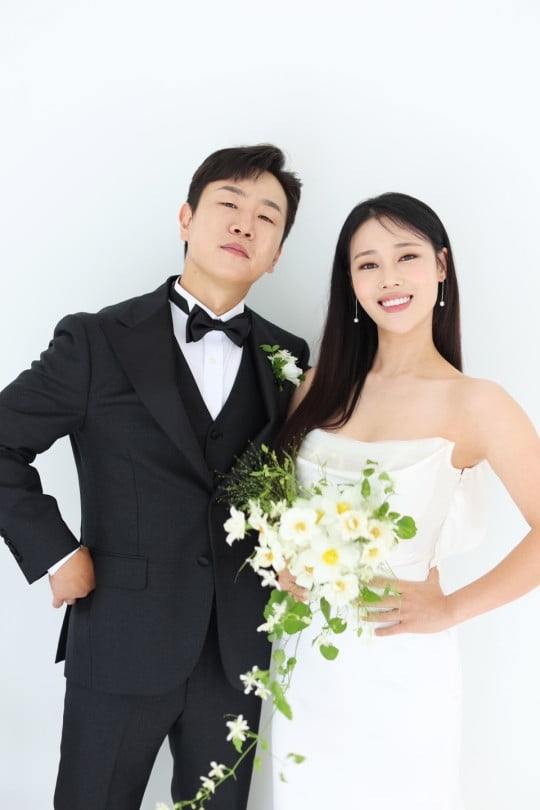 "사회 신동엽·주례 하지원·축가 이효리" 정호철♥︎이혜지, 오늘(9일) 5년 열애 끝 결혼 [TEN이슈]