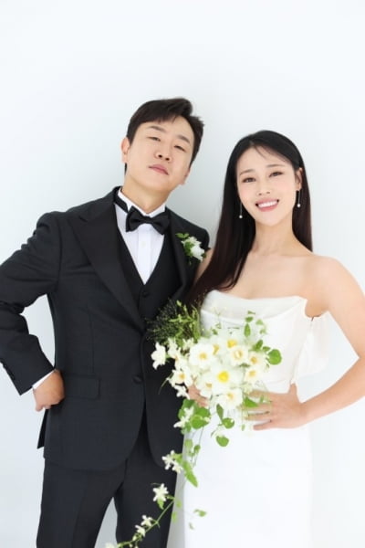 "사회 신동엽·주례 하지원·축가 이효리" 정호철♥︎이혜지, 오늘(9일) 5년 열애 끝 결혼 [TEN이슈]
