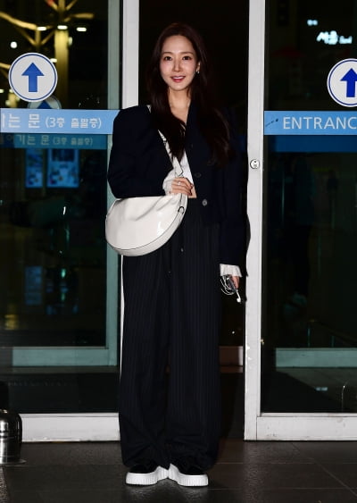 [TEN포토]박민영 '공항을 밝히는 미모'