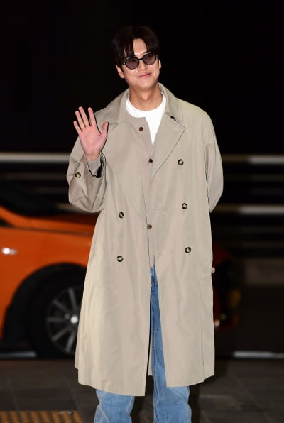 [TEN포토]나인우 '포상휴가 떠나는 본부장'