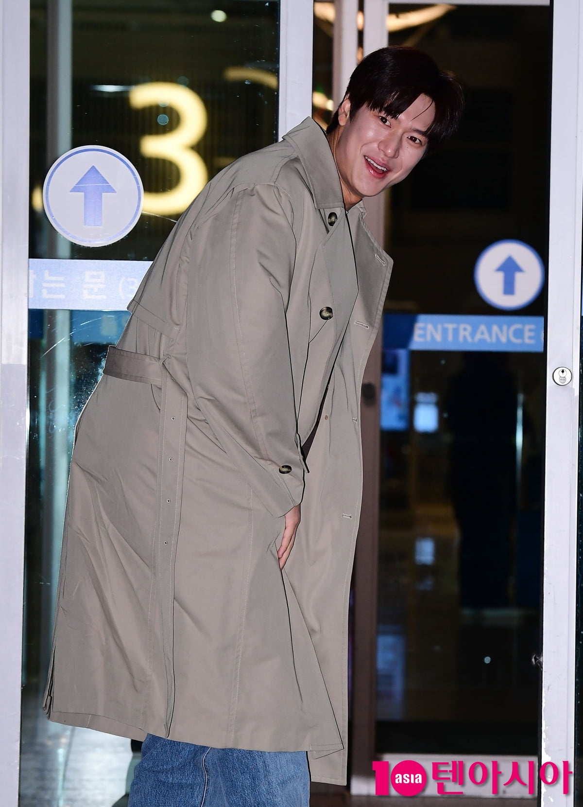 [TEN포토]나인우 '생애 첫 포상휴가 떠나는 본부장님'