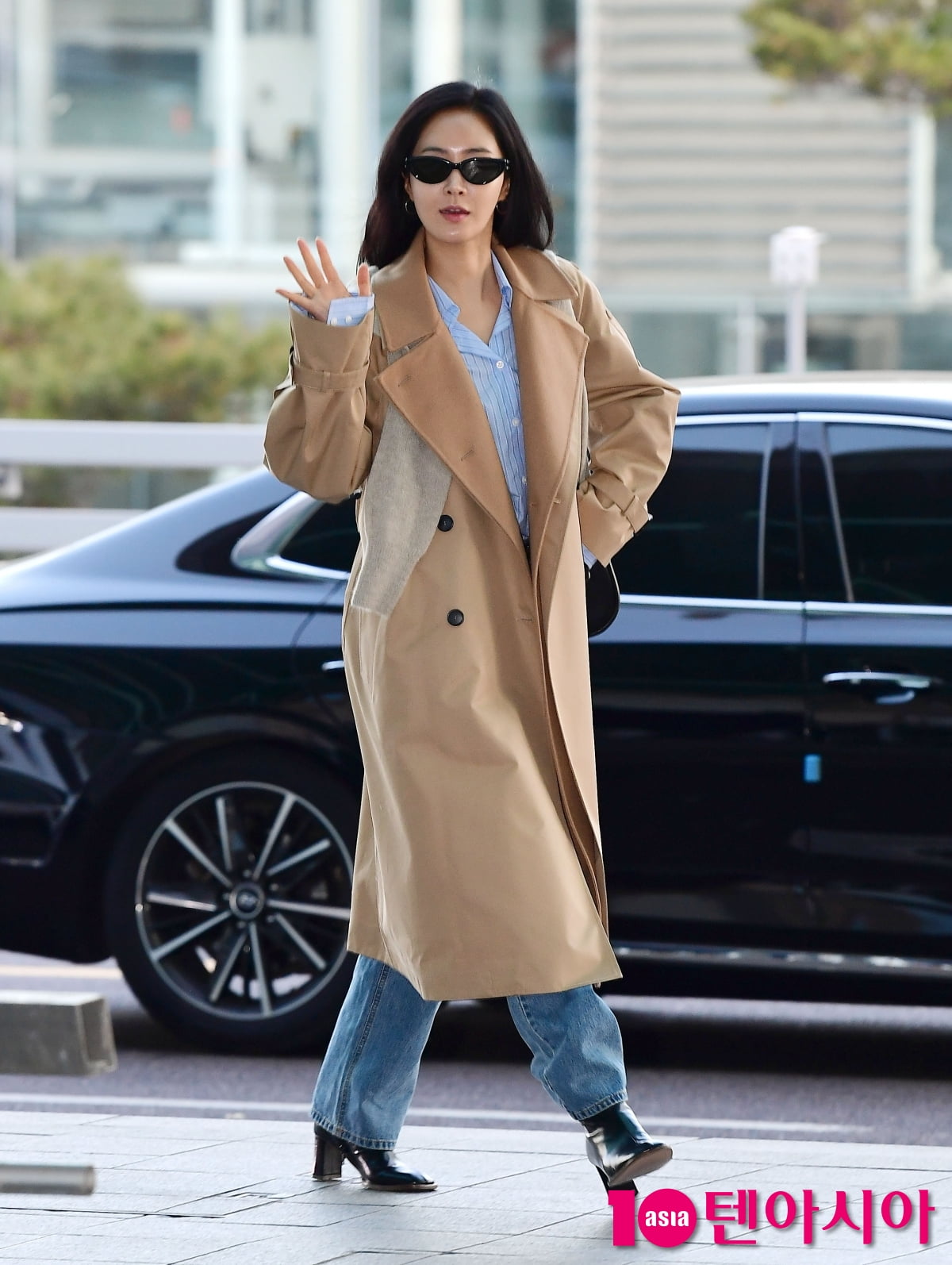 [TEN포토]유리 '트렌치코트 휘날리며 출국'