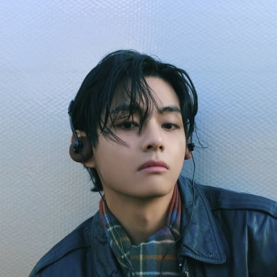 BTS V releases second concept photo for ‘FRI(END)S’