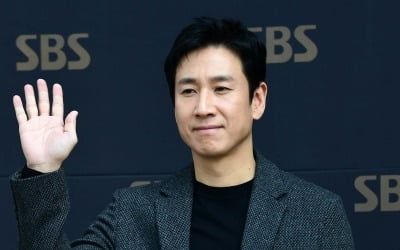 「タイム・トゥセイ・グッドバイ」美アカデミー、故イ・ソンギュン記念