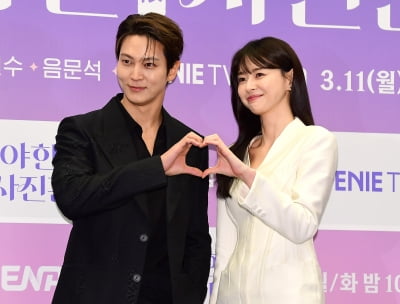 [TEN포토]주원-권나라 '행복한 로맨스 기대하세요'