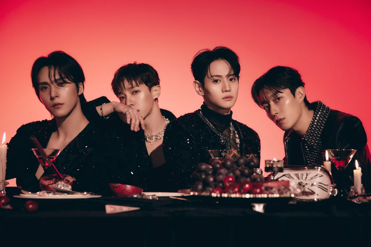 그룹 하이라이트 /사진 = 어라운드어스