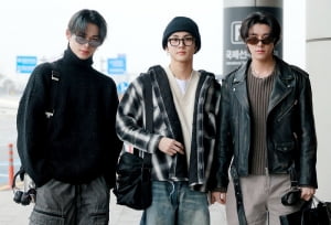 엔하이픈 니키·정원·제이크, 일본 출국길서 착용한 안경 '눈에 띄네'