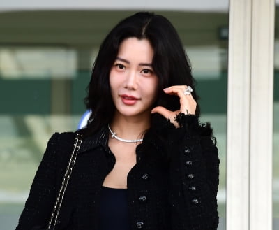 [TEN포토]클라라 '귀여운 볼하트'