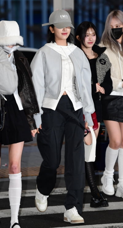 [TEN포토]아이브 안유진 '이쁜배꼽 살짝 드러내고'