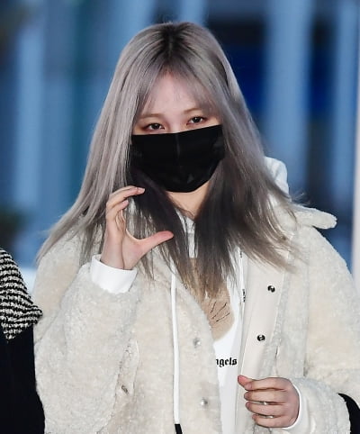 [TEN포토]아이브 리즈 '공항을 밝히는 미모'