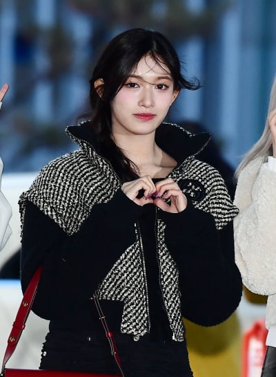 [TEN포토]아이브 이서 '귀요미가 보내는 하트'