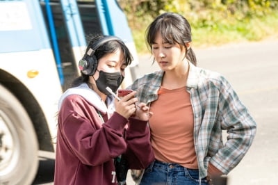 Kwon Yuri's first solo starring film 'Dolphin' was released