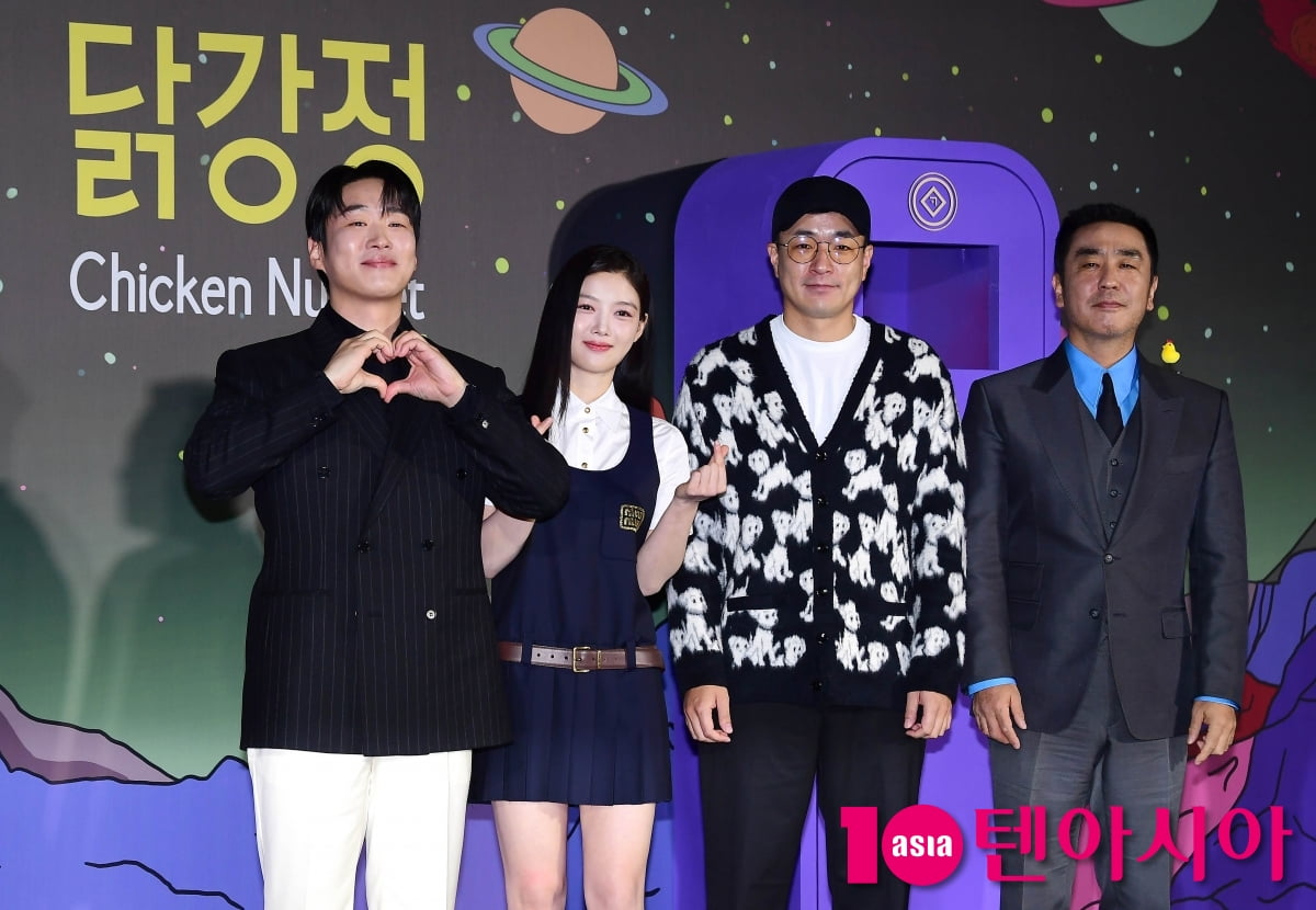 [TEN포토]류승룡-안재홍-김유정-이병헌 감독 '기대되는 조합'