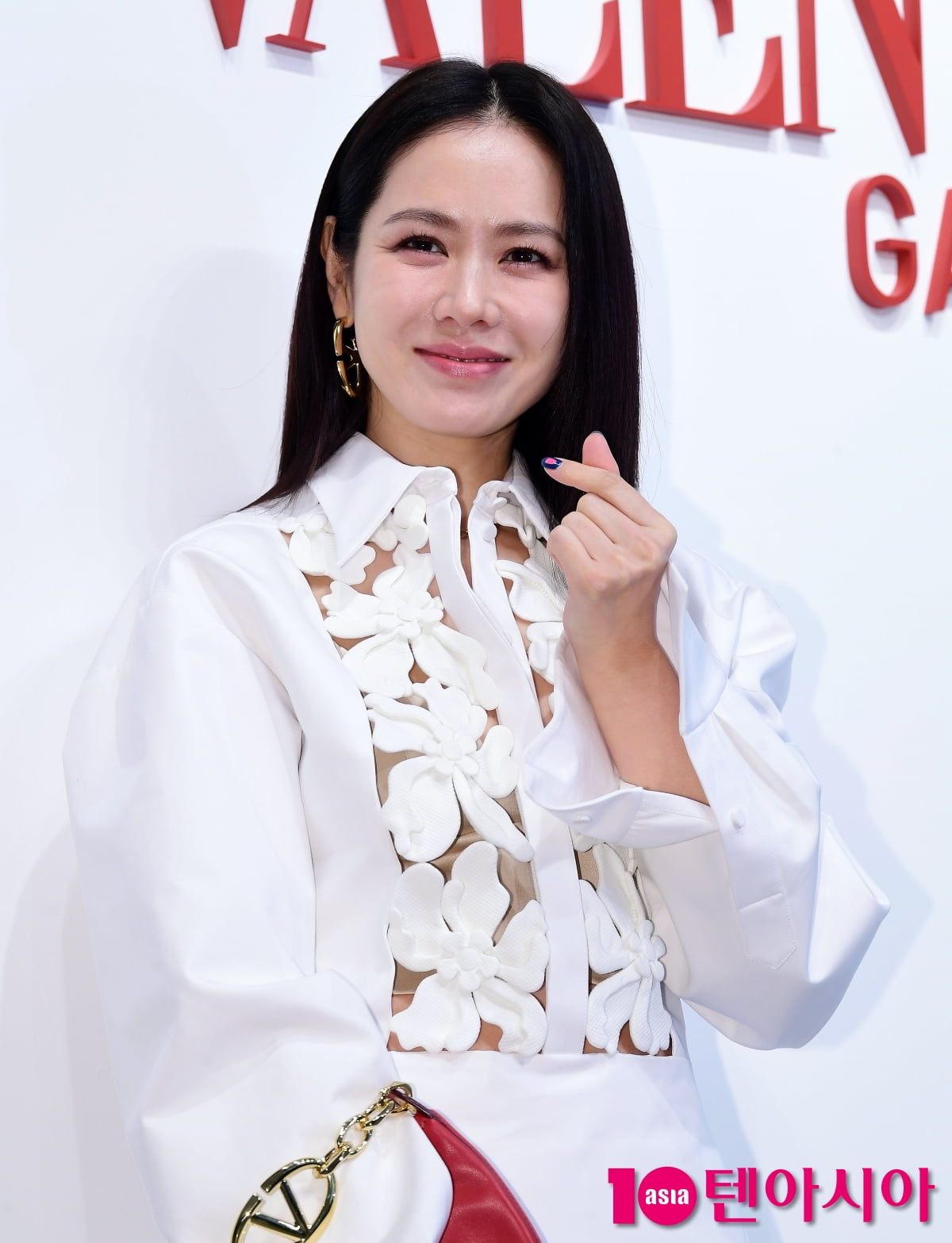 [TEN포토]손예진 '사랑꾼 현빈에게 보내요'