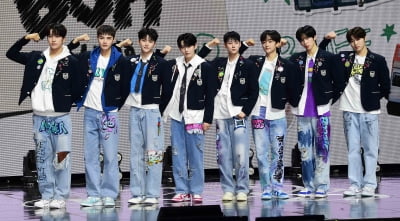 [TEN포토]루네이트 '타이틀곡 'SUPER POWER'(슈퍼 파워) 기대하세요'