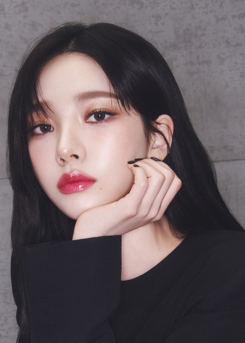 카리나, ♥이재욱 홀린 촉촉한 입술[화보]