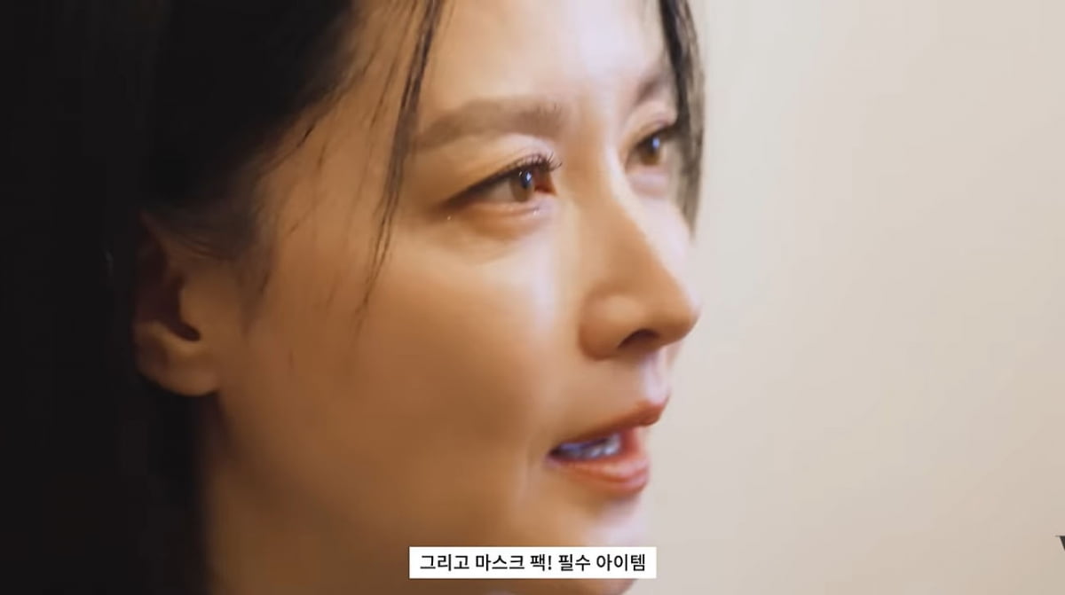 '53세' 이영애, 이렇게 관리해도 감출 수 없는 주름…"마스크팩+미스트 듬뿍"('보그')