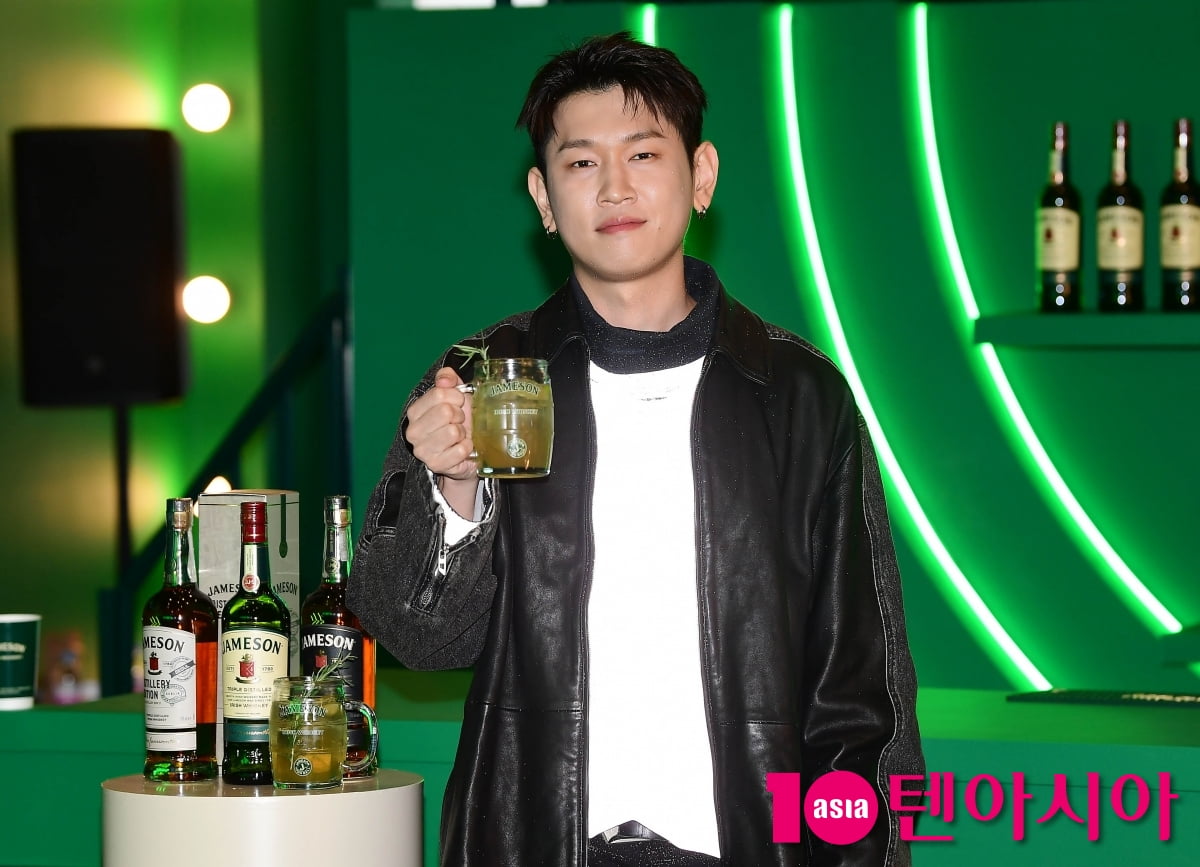 [TEN포토]크러쉬 '건배하는 훈남'