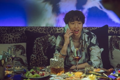 '로얄로더' 윤정훈, 자유 1000% 만끽하는 히피펌 보이