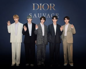 디올 뷰티, '투모로우바이투게더'와 디올 남성 향수 '소바쥬' 포토콜