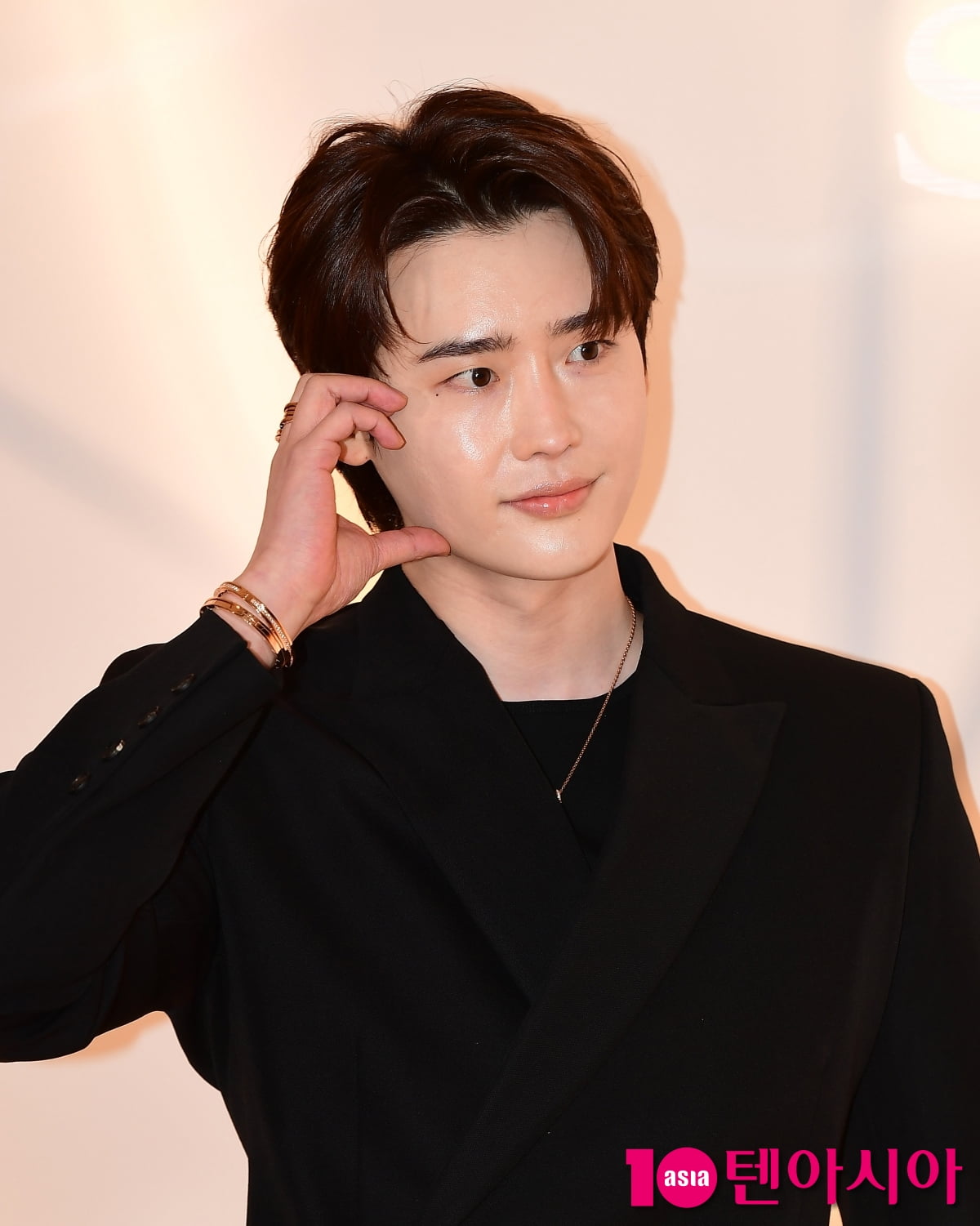 [TEN포토]이종석 '찐하트 드려요'