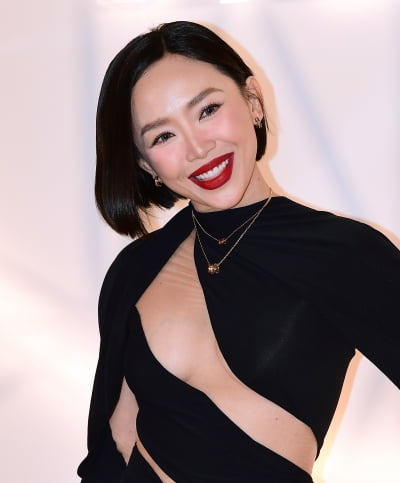 [TEN포토]똑 띠엔 '환상의 절개 원피스 아슬아슬'