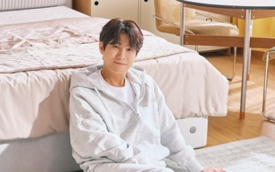 '싱글대디→남친짤 생성' 서준영, 여심 유혹하는 침대 화보