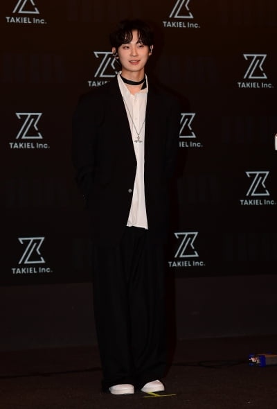 [TEN포토]엔엔디 영준 '여유 넘치는 포토타임'
