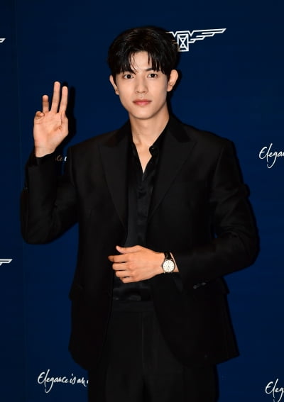 [TEN포토]로몬 '매력적인 인사'