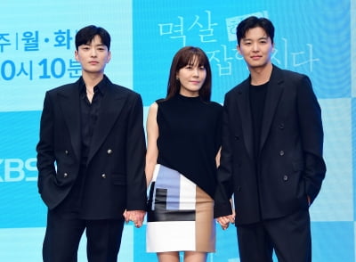 [TEN포토]김하늘-연우진-장승조 '전남친과 남편 사이'