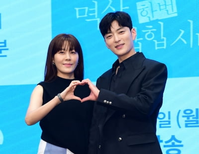 [TEN포토]김하늘-장승조 '우린 비주얼 부부'