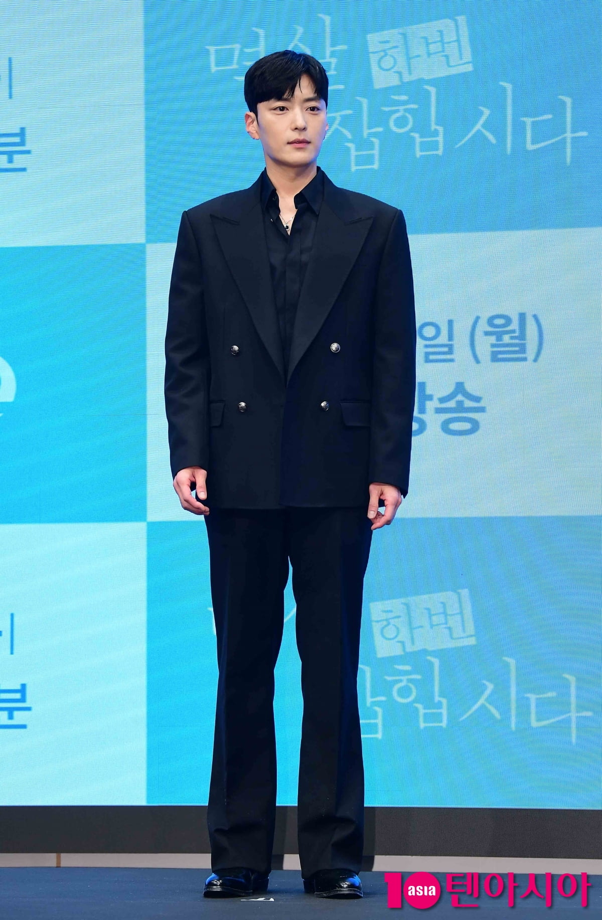 [TEN포토]장승조 '완벽한 수트핏'