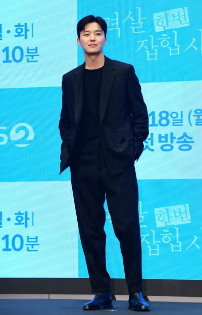 [TEN포토]연우진 '시크한 블랙'