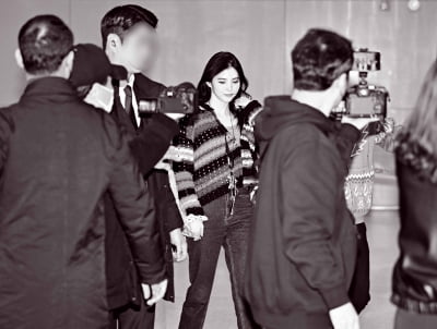 [TEN포토]한소희 '♥류준열 열애설 이후 취재열기'