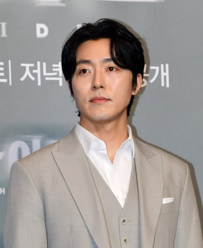[TEN포토]이무생 '중후한 멋'