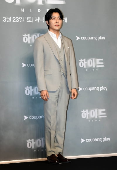 [TEN포토]이무생 '화려한 수트핏'