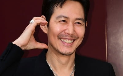 '출연료 10억설' 이정재에 쏠린 시선… 넷플릭스 글로벌 스타, 디즈니에서도 통할까 [TEN피플]