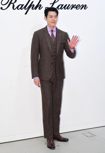 [TEN포토]김우빈 '우월한 기럭지'