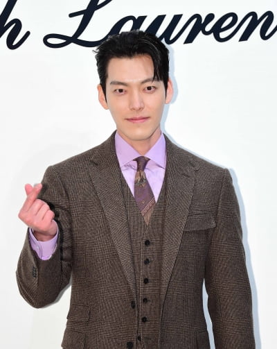 [TEN포토]김우빈 '신민아씨만 봐'